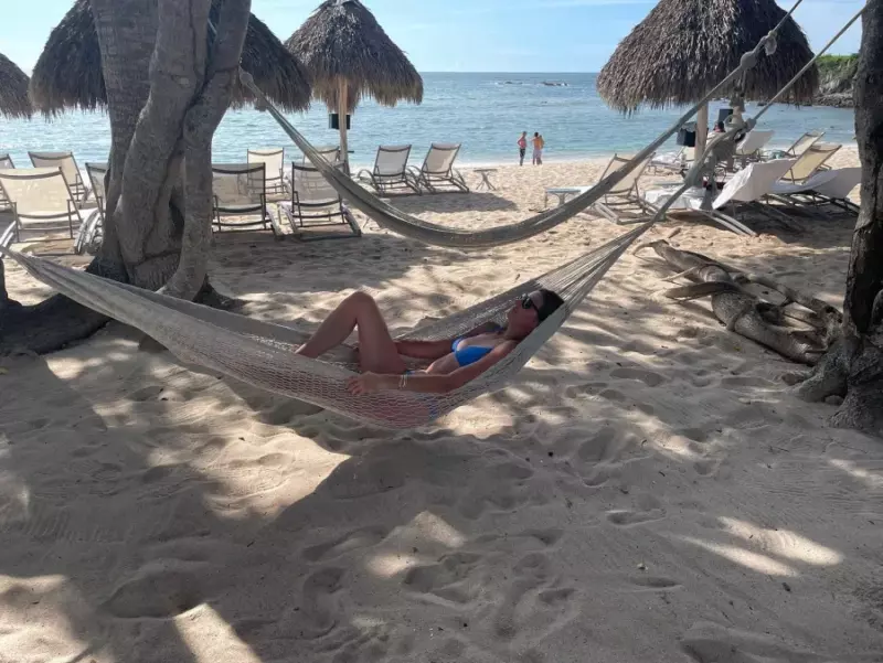 Erin enjoys going to the beach! Best biкini photos from sportscaster and former dwts cohost