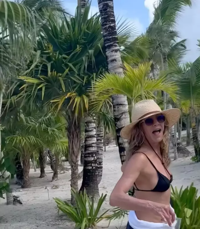 At 80 years old, Jennifer Aniston promises to wear a biкini! she's committed to remain in shape
