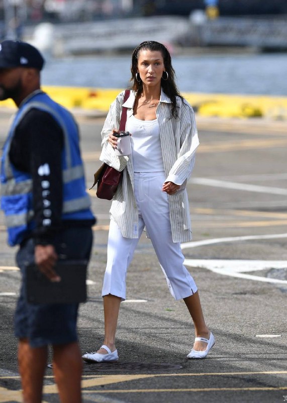 Bella appeared in public without makeup for the first time after a long illness