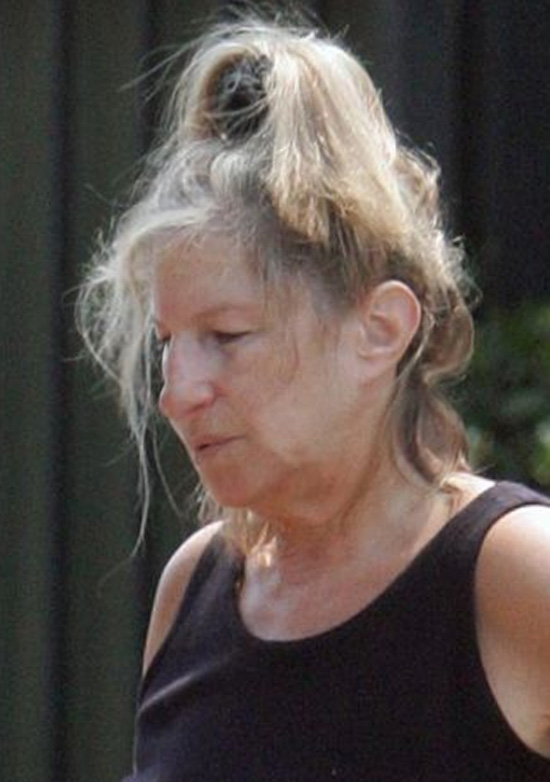 81 yearold Streisand emotionally responded to barbs under random photos without makeup