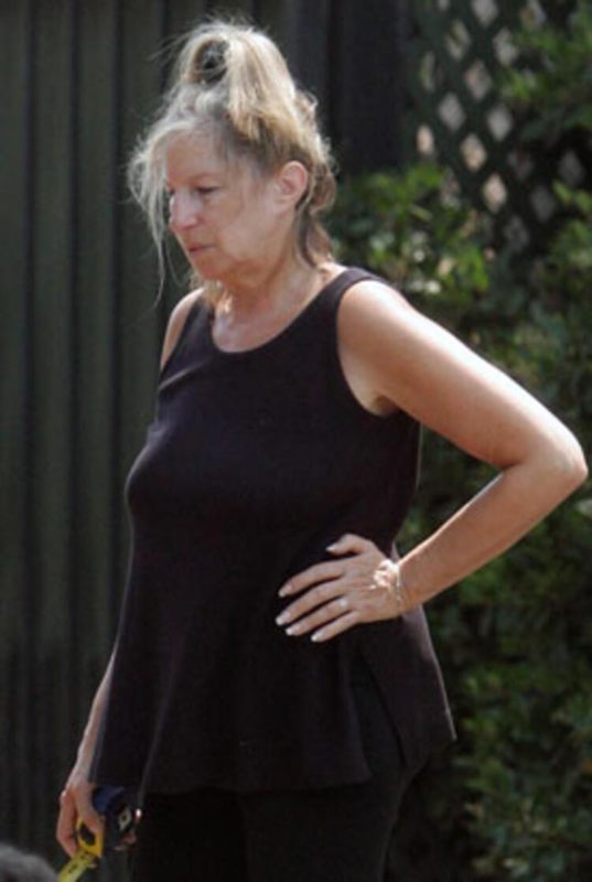 81 yearold Streisand emotionally responded to barbs under random photos without makeup
