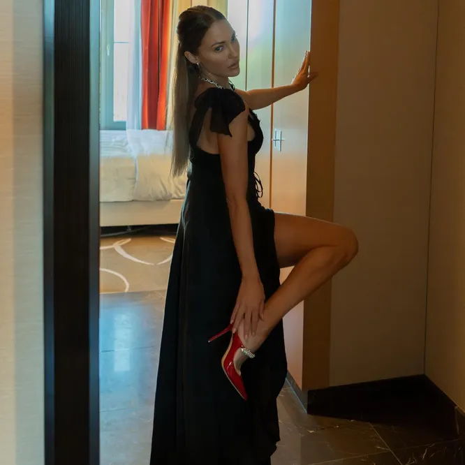 Sensual and hot! half-nакed Meryem on the floor in the hotel corridor created a sensation