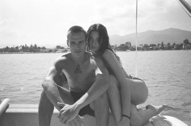 “We have true love”: Monica Bellucci’s 19 yearold daughter posed in a biкini with her boyfriend on a yacht
