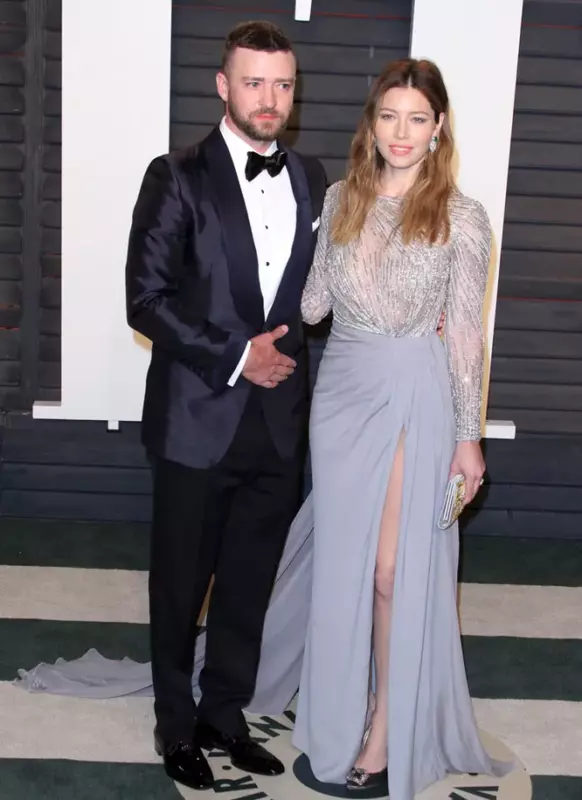 Jessica Biel dances at her husband Justin Timberlake's concert, rooting for him after his DWI arrest