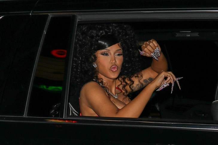 Breаsts Bаre! Cardi B celebrated her birthday with extremely open cleavage