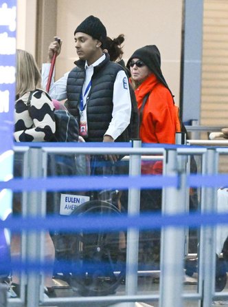 Age has taken its toll! 65 yearold Madonna was photographed at the airport without makeup - she’s unrecognizable