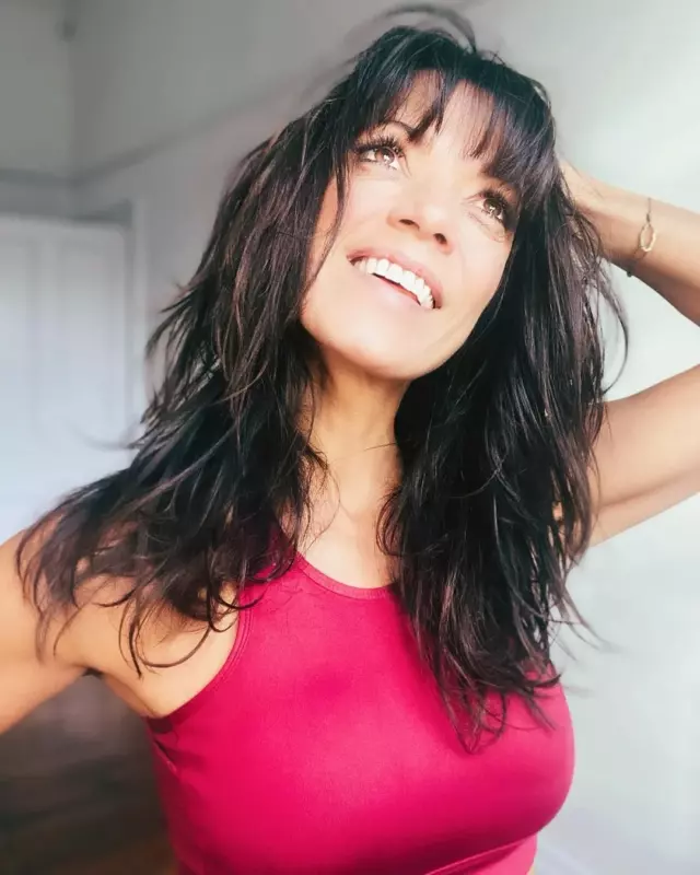 Jenny Powell, 55, dazzles in a skintight biкini for a daring lake dive