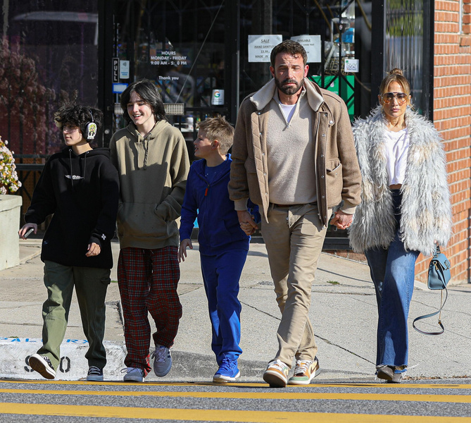 Jennifer Lopez responds to Ben Affleck, her estranged husband, calling her spectacular