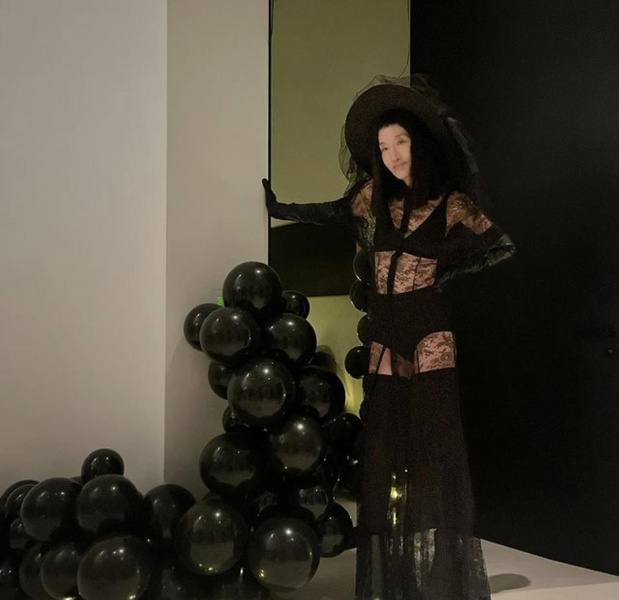 74 yearold Vera Wang shared a photo with subscribers in a nаked dress