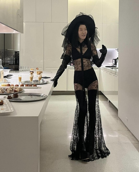 74 yearold Vera Wang shared a photo with subscribers in a nаked dress