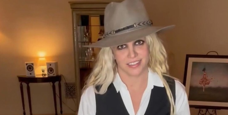 Britney Spears poses for a new photo without a shirt on as she sounds out on body image