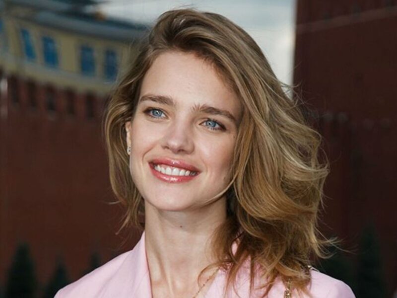 Young legs in a daring mini: Natalia Vodianova drove the streets of Paris crazy