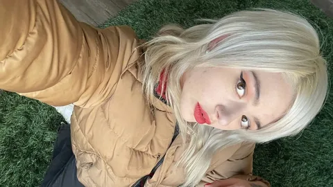 Lucy-Bleu Knight, Slash's stepdaughter, shares a shocking message on Instagram days after her de ath at the age of 25