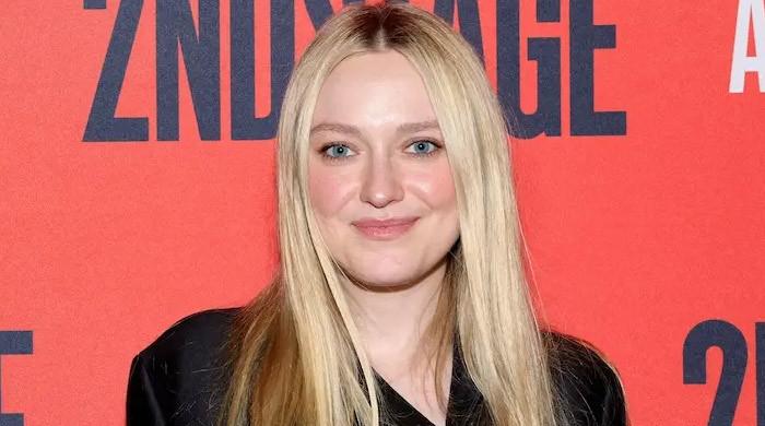 Twenty years after the man was set on fire, Dakota Fanning is a proud friend of Denzel Washington and supports the piano lesson