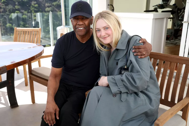 Twenty years after the man was set on fire, Dakota Fanning is a proud friend of Denzel Washington and supports the piano lesson
