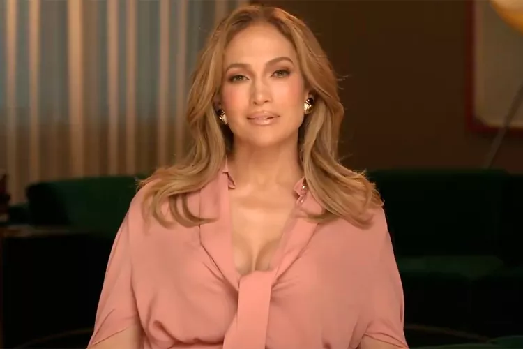 Watch their heartwarming hug when Jennifer Lopez realizes a TV program viewer is a fan who cried the day before