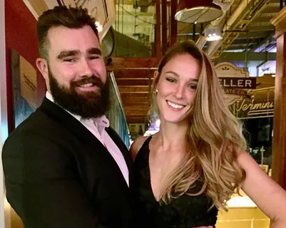 In a hilarious picture of their three daughters reactions, Kylie Kelce reveals that she and Jason are expecting their fourth daughter