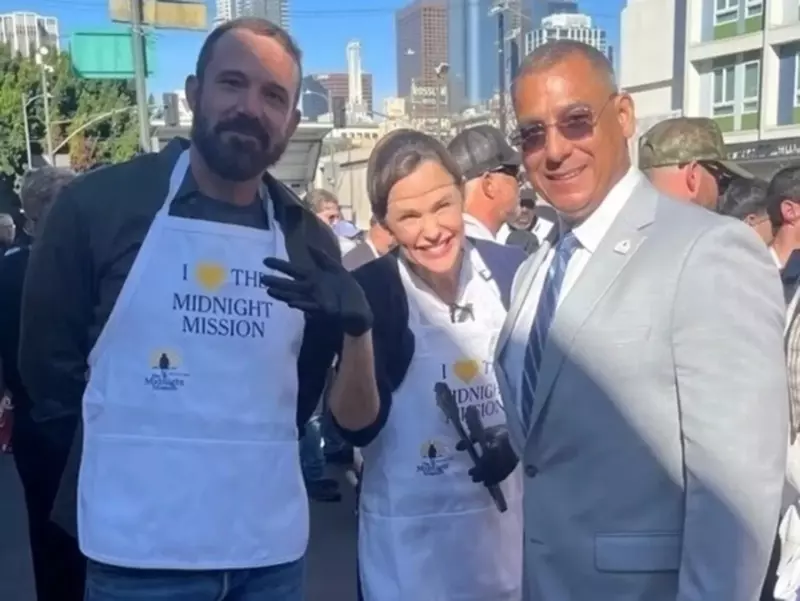 Jennifer Garner and Ben Affleck celebrate Thanksgiving with their children at a food drive for the homeless
