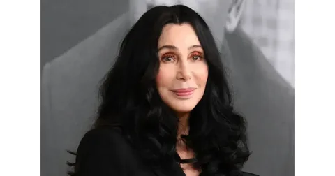Cher claims that Ryan O'Neal refused Farrah Fawcett's request to spend her final days at her Malibu mansion
