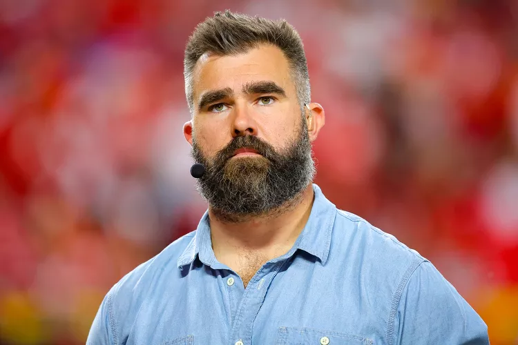 Jason Kelce wears a LAFD cap on Monday night football to show support for Los Angeles firefighters