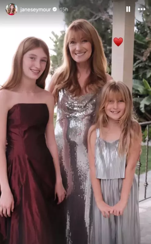 Rewearing her 2020 SAG Awards red carpet gown, Jane Seymour, 73, poses for a holiday photo with her two granddaughters