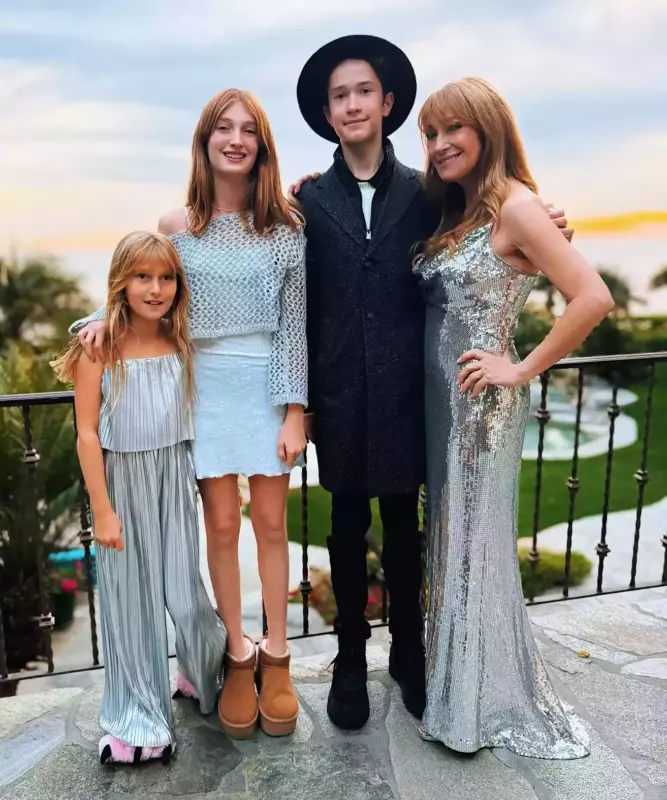 Rewearing her 2020 SAG Awards red carpet gown, Jane Seymour, 73, poses for a holiday photo with her two granddaughters