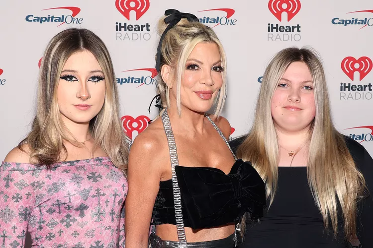 Tori Spelling reflects on her one and only threesome during 90210 Days