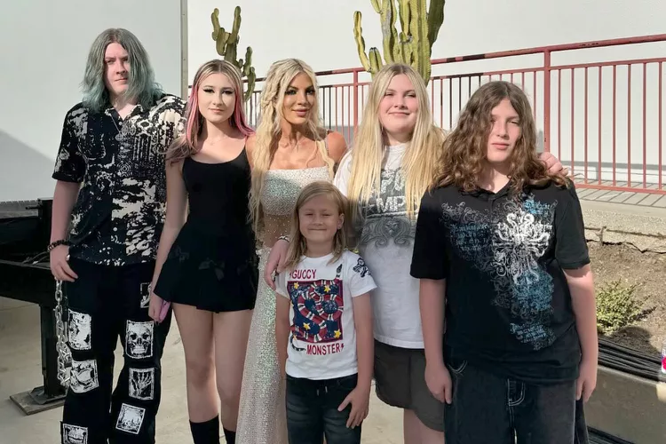 One of Tori Spelling's five children admitted not receiving any Christmas gifts the previous year! I waited right up until the last minute
