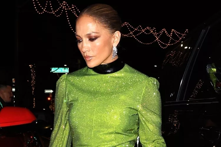 Jennifer Lopez attends manager Benny Medina's birthday dinner in Beverly Hills in a sparkling green gown