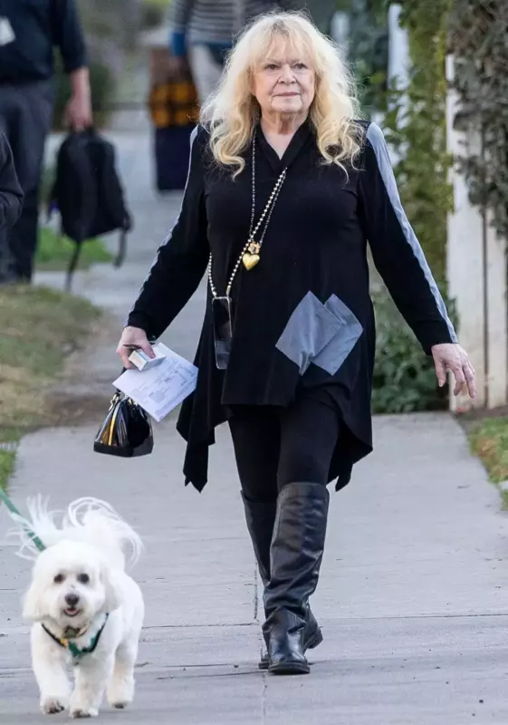 Following a shocking interview about her unpleasant experiences with Norman Lear and Betty White, Sally Struthers comes out