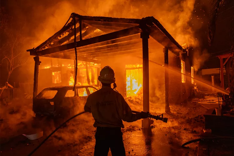 Over the weekend, strong winds are expected to return to southern California, posing a threat to wildfires near Los Angeles